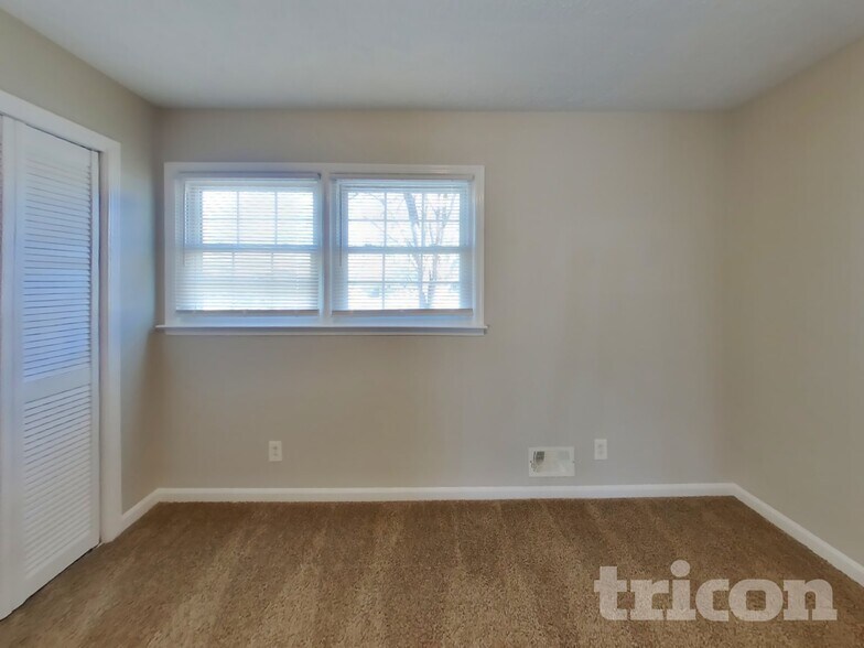 Building Photo - 2807 Alamo Pl