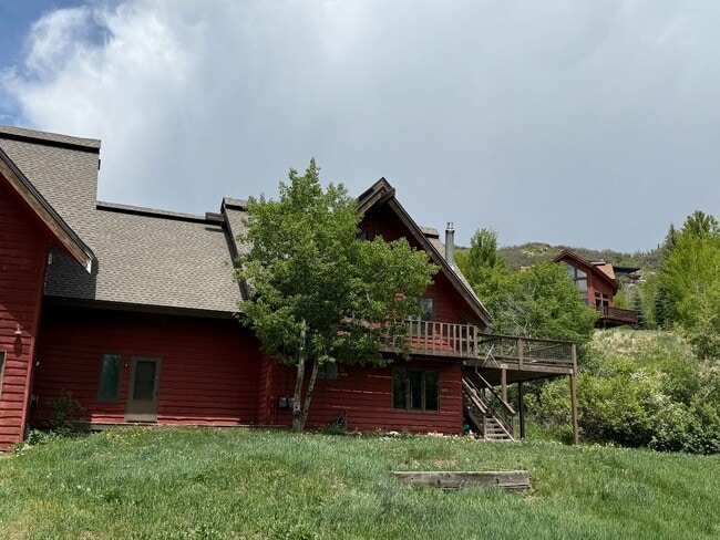 Building Photo - Live on the Mountain! 3bd/2ba Half Duplex