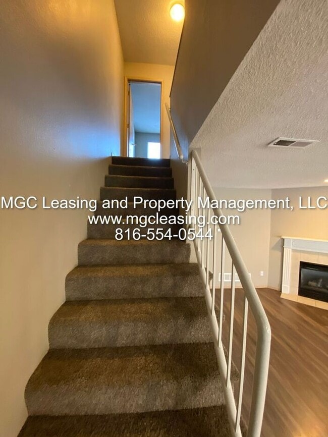 Building Photo - Harrisonville 2 Bedroom 2.5 Bath Townhome!