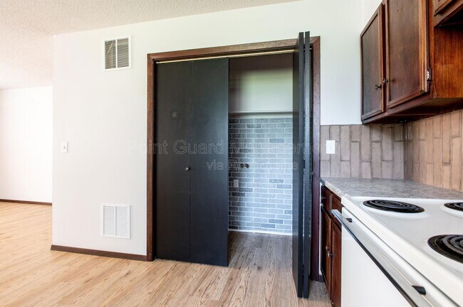 Building Photo - 1826 S Laura St