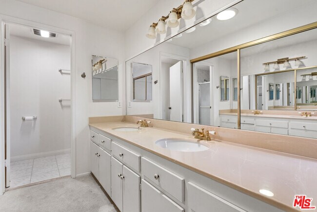 Building Photo - 106 Cresta Verde Dr