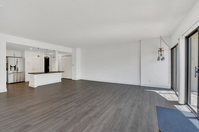 Building Photo - 6666 Brookmont Terrace