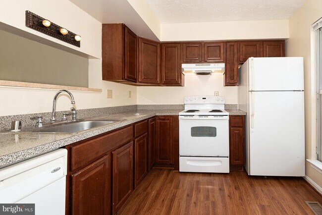 Building Photo - 2406 Rosecroft Ct