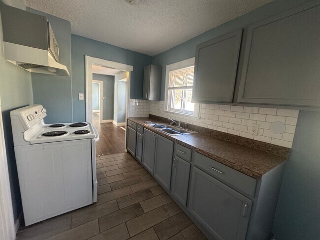 Building Photo - Charming 3BR 2BA Home w/ Fenced Yard + Covered Porch in KC