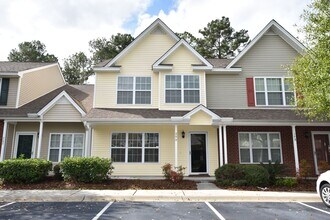 Building Photo - 3 bedroom 2.5 bath townhome