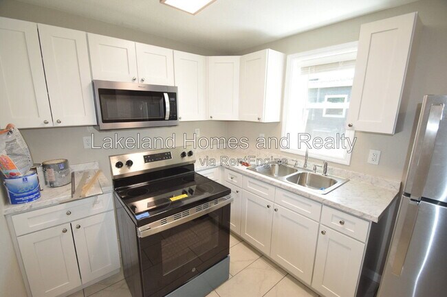 Building Photo - 527 Garden Dr N