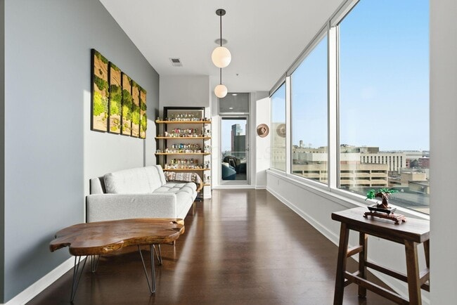 Building Photo - 145 N High St