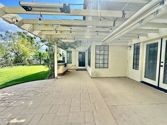 Building Photo - Beautiful 5B/3BA Home in Rancho Bernardo A...
