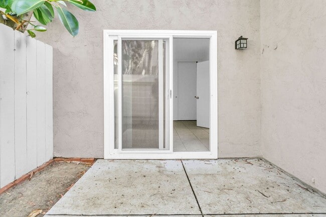 Building Photo - Spacious four bedroom in Prime UTC/UCSD Location! Available immediately!