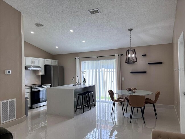 Building Photo - 30225 Double Dr