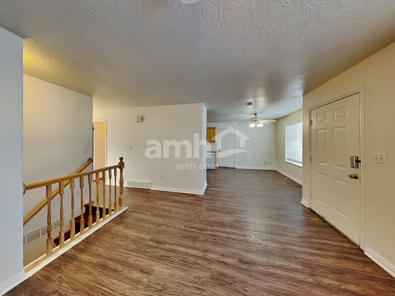 Building Photo - 651 Saddlebrook Dr