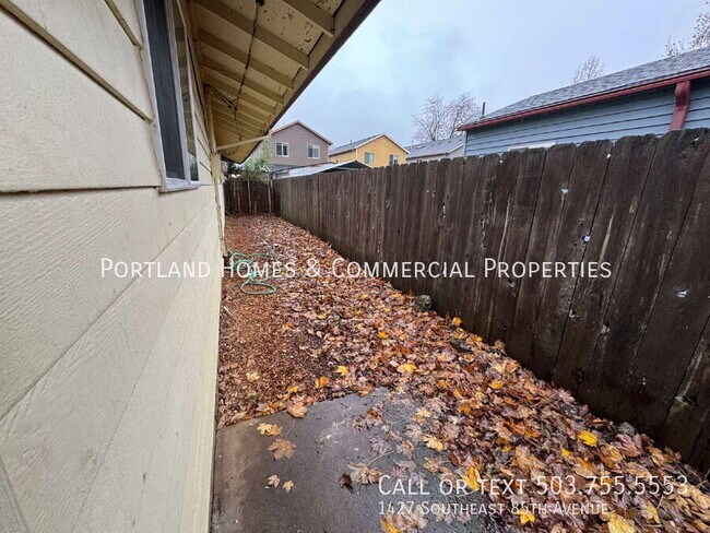 Building Photo - 1427 SE 85th Ave