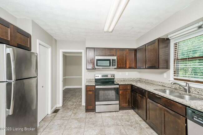 Building Photo - 8105 Thornwood Rd
