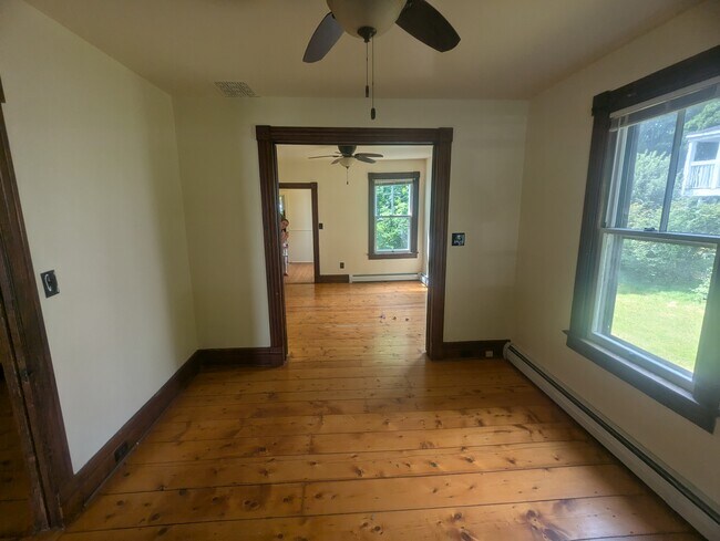 Building Photo - 9 Church St