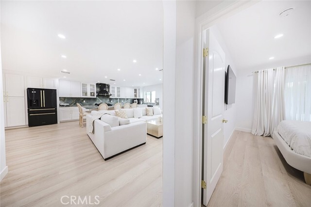 Building Photo - 7306 Farmdale Ave