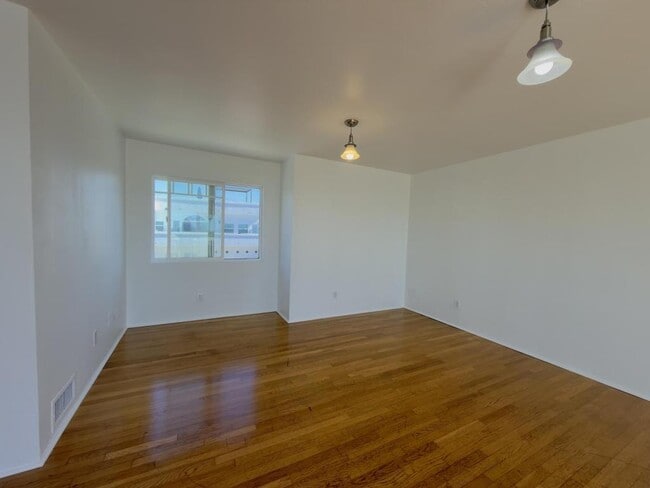 Building Photo - 731 Beryl St