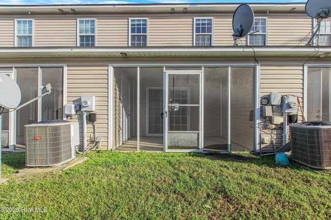 Building Photo - 1007 Banister Loop