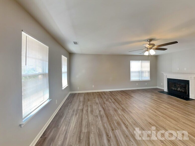 Building Photo - 5717 Henderson Oaks Dr