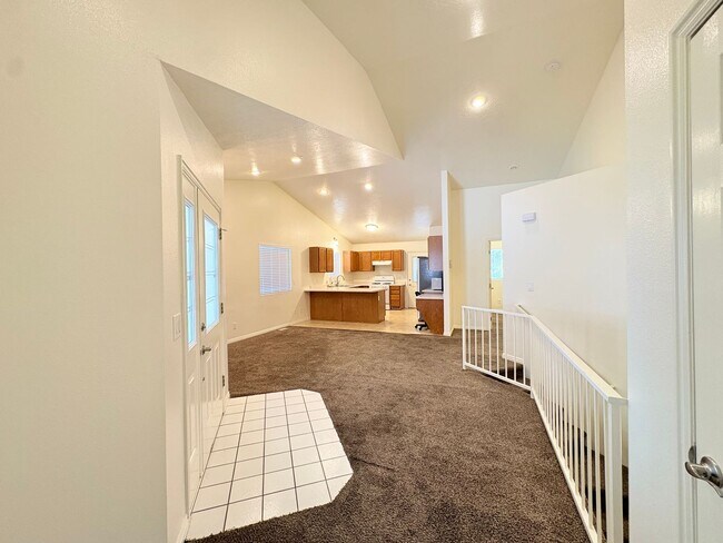Building Photo - 334 W Mountain View Dr
