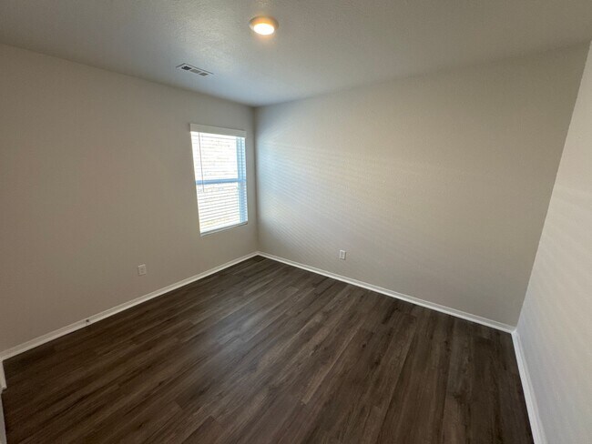 Building Photo - *Pre-leasing* Three Bedroom | Two Bath Hom...