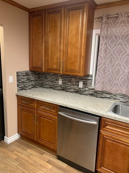 Building Photo - 766 N Alexandria Ave