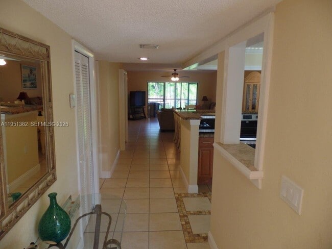 Building Photo - 280 Racquet Club Rd