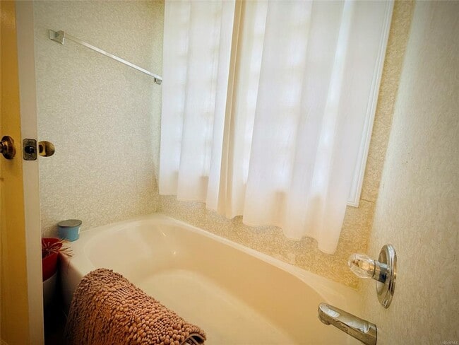 Building Photo - 8928 Asheville Dr