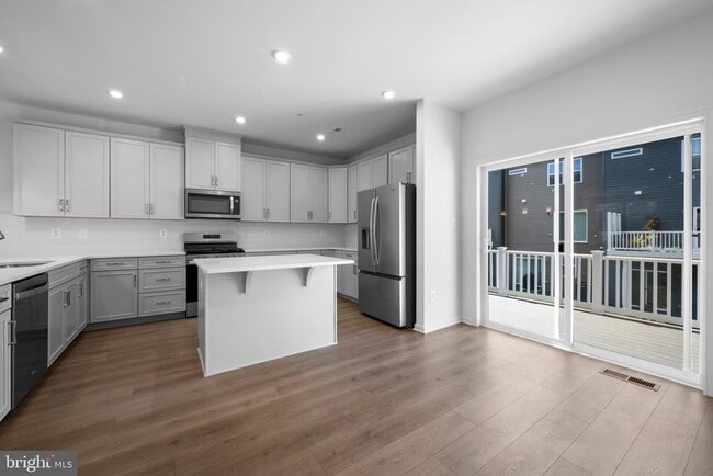 Building Photo - 8263 Longford Rd