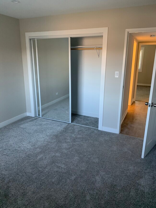 Building Photo - 9382 Bay Colony Dr