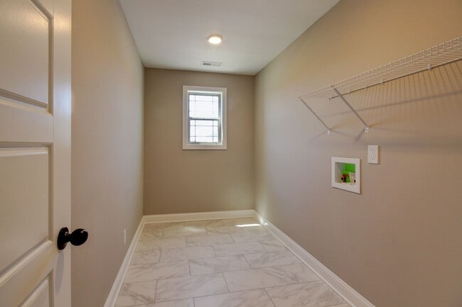 Building Photo - 332 Bluebriar Trc