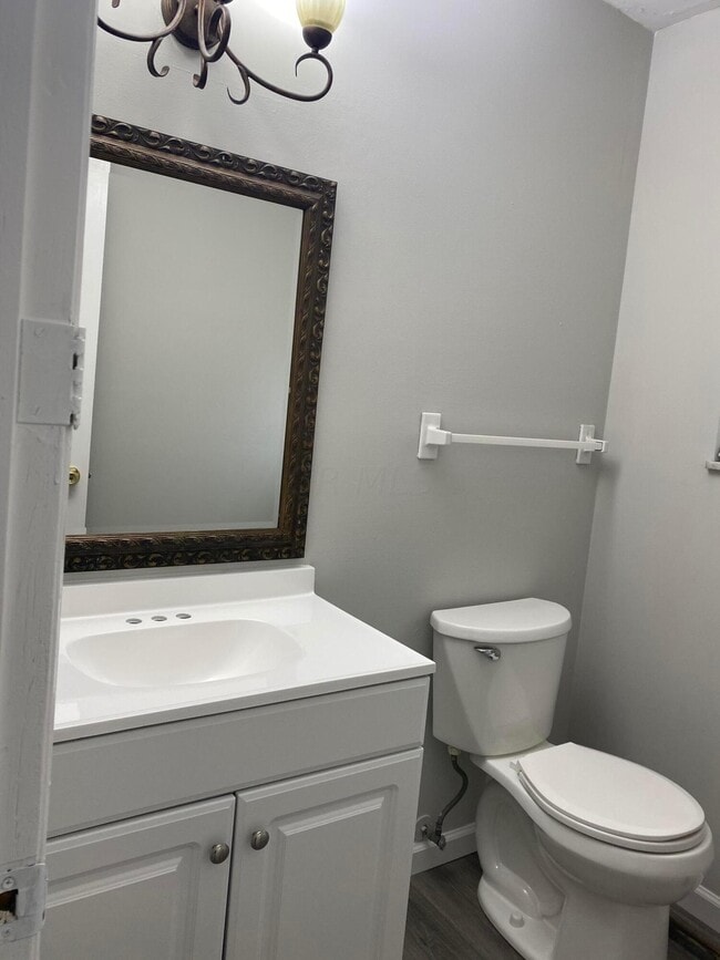 Building Photo - 669 W Main St