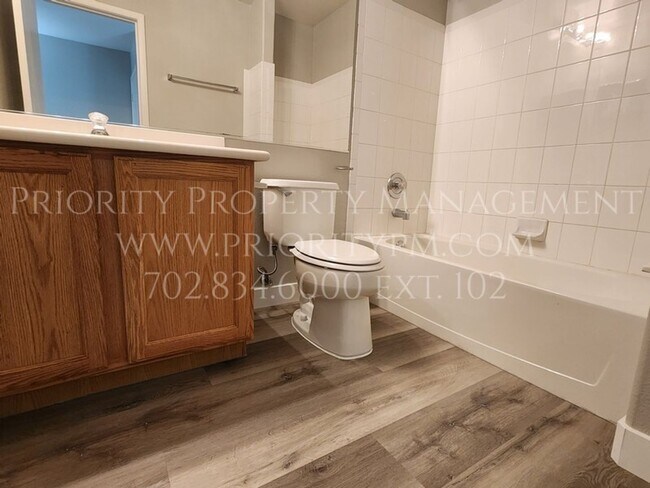 Building Photo - Northwest SINGLE STORY !   3 Bed/2 Bath
