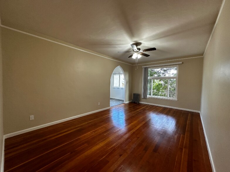 Building Photo - 2208 Carroll St