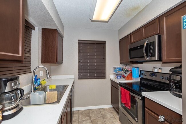 Building Photo - 12408 E Calle Maria