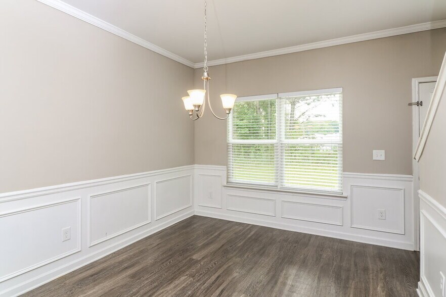 Building Photo - 634 Fieldcrest Dr