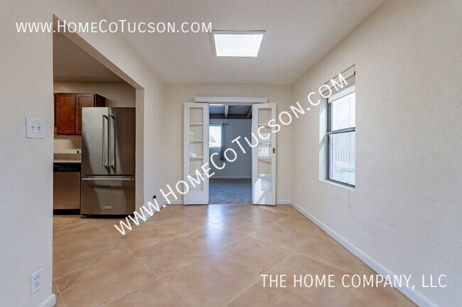 Building Photo - 3949 E 2nd St