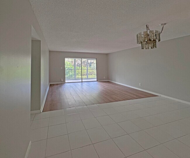 Building Photo - 7281 Amberly Ln