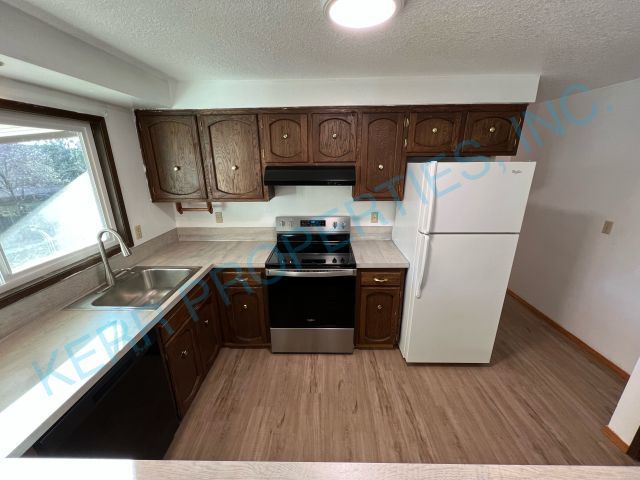 Building Photo - Charming 3-Bed, 2-Bath Haven with 1,296 Sq. Ft. of Cozy Comfort in Sandy, OR!