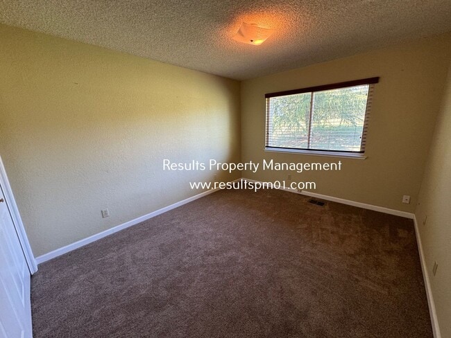 Building Photo - Rustic Rocklin 3 Bed Home