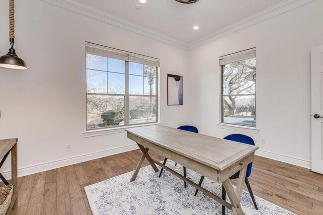 Building Photo - 132 Lakeway Dr