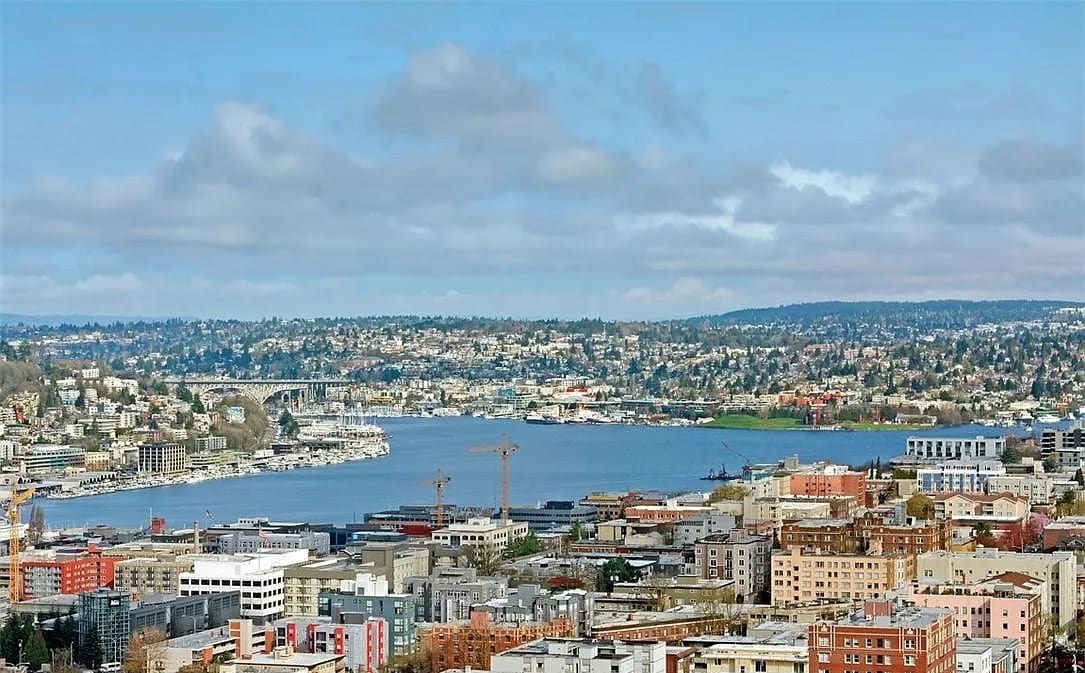 Building Photo - 1321 Seneca St