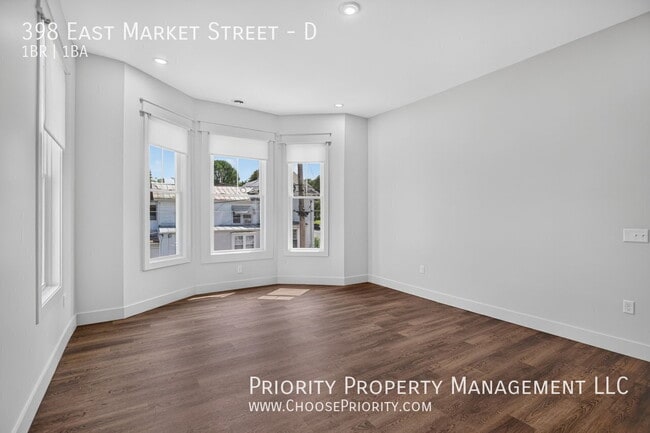 Building Photo - 398 E Market St