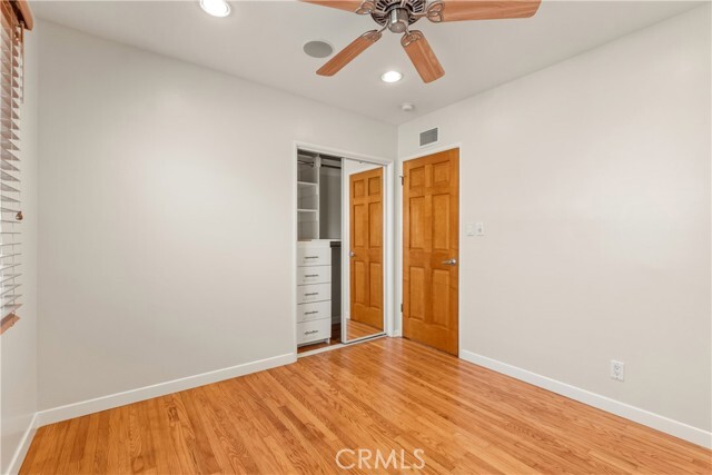 Building Photo - 828 Stevely Ave