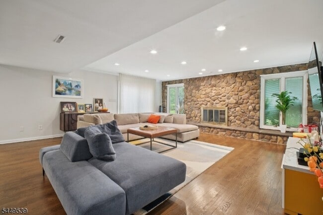 Building Photo - 5 Trombley Dr