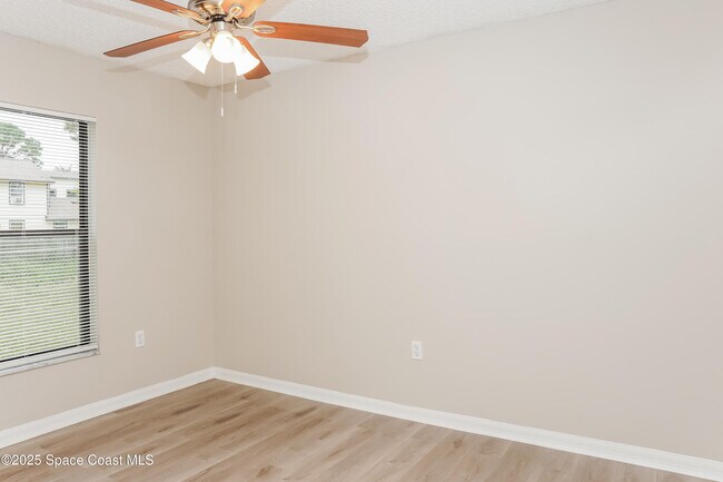 Building Photo - 430 Almansa St NE
