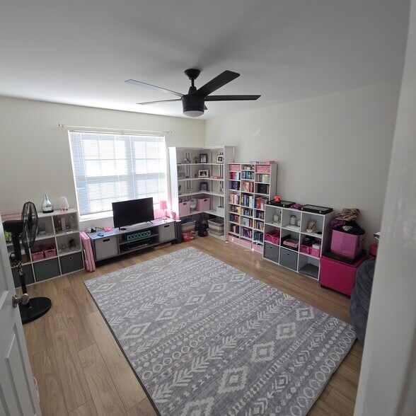 Building Photo - 1643 Dogwood Dr