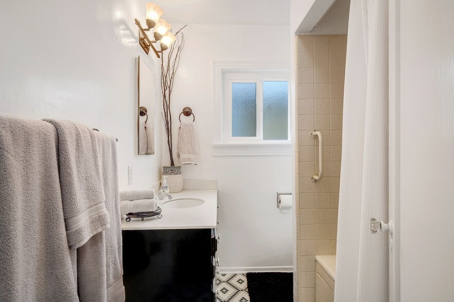 Building Photo - 4260 McConnell Blvd