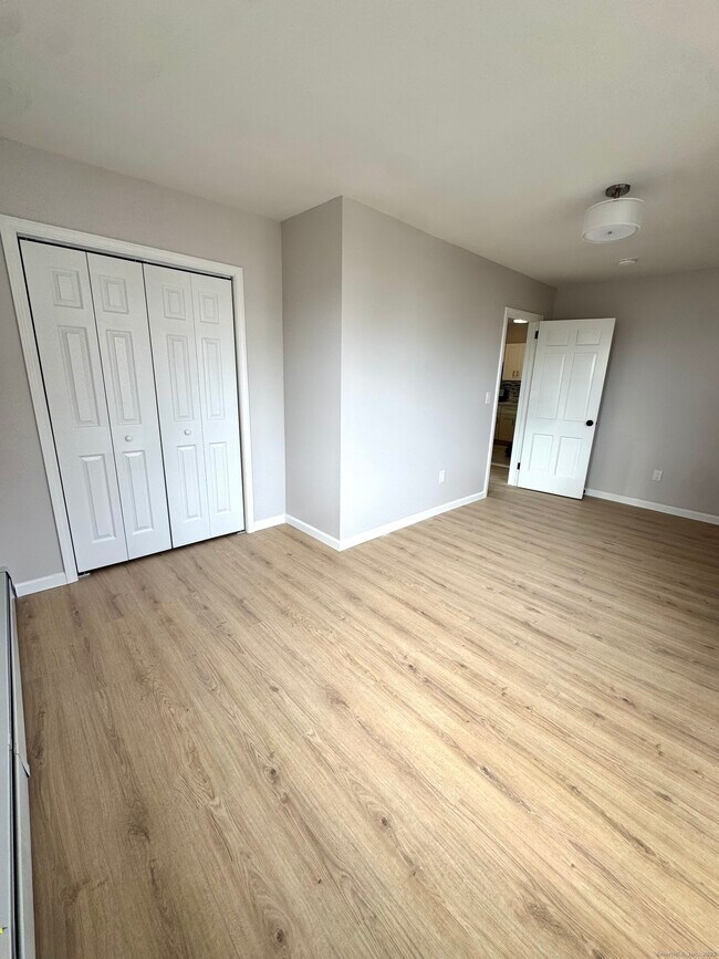 Building Photo - 24 Woodbury Ave