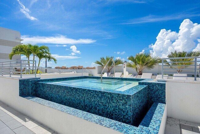 Building Photo - 155 E Boca Raton Rd