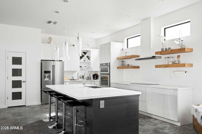 Building Photo - 14025 N 11th Pl